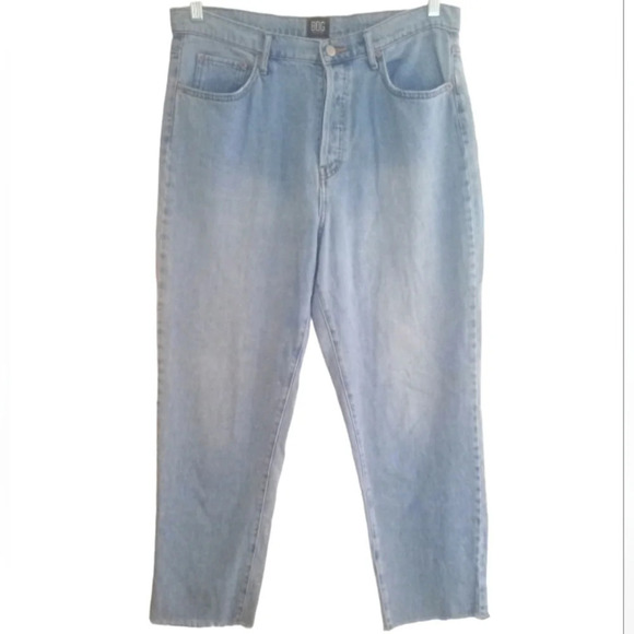 Urban Outfitters BDG Light Wash Slim Straight Jeans Raw Hem Size 32 - Picture 4 of 9